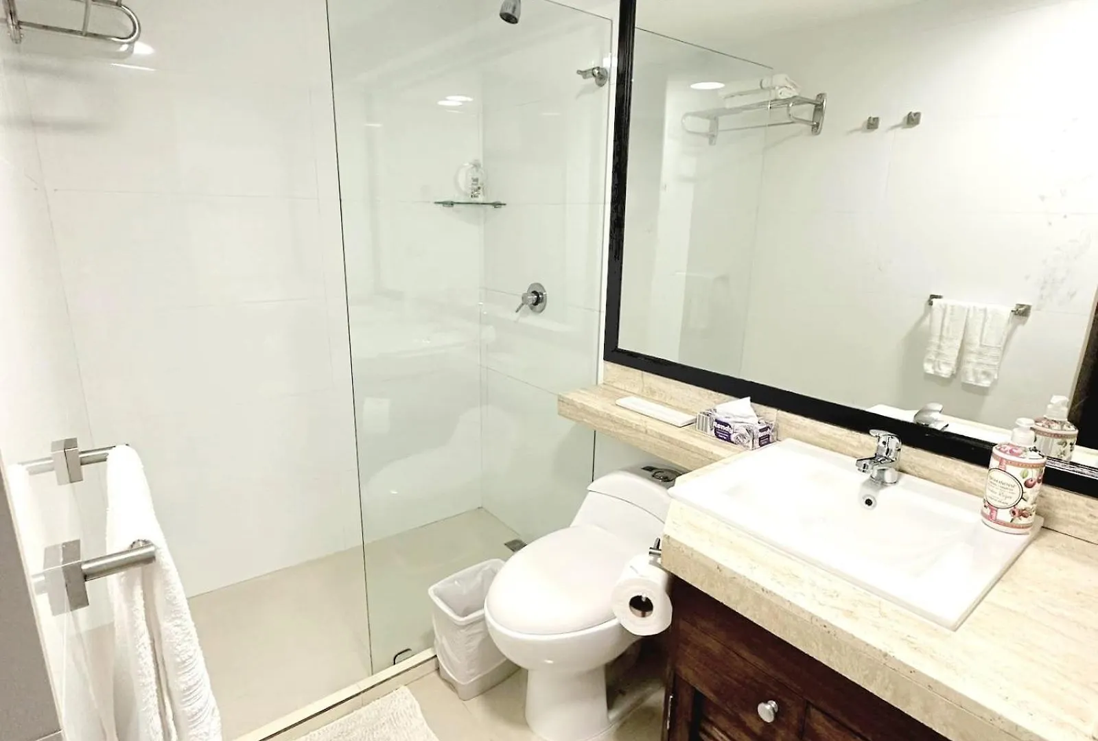 Super Apartasuite En Muy Buena Ubicacion Bogota 0*,